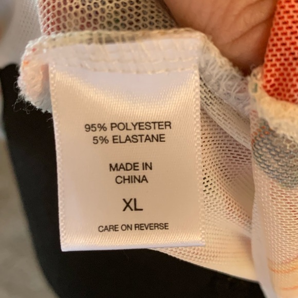 Soho New York and company floral pattern blouse. XL. Multi colored - Picture 7 of 7